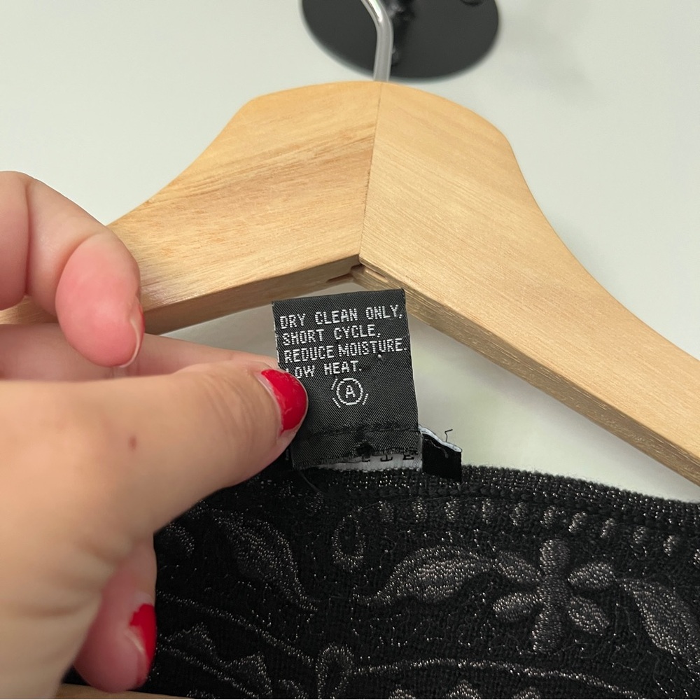 Doncaster Collection Sweater Size Medium Black Br… - image 6